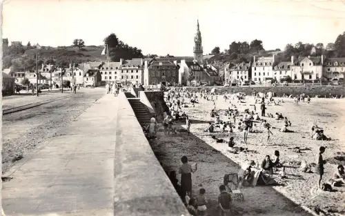 BR37871 Binic la promenade et la plage france