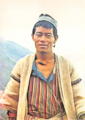BR28220 Mountain Porter Nepal
