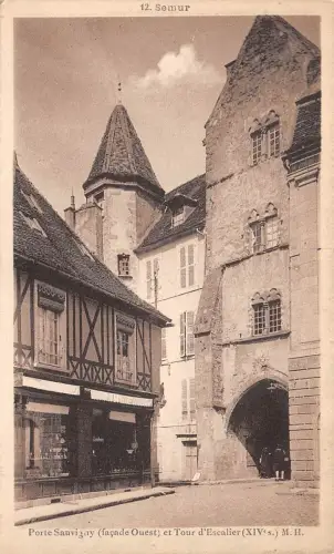 BF4422 Tour d Rolltreppe Porte Sauvigny Frankreich