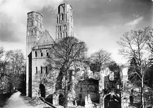 BR20819 L eglise notre dame Ruines de l abbaye Jumieges Frankreich
