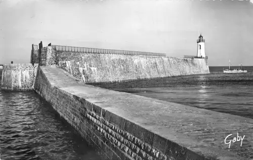 BR28740 la grande jetee Les Sables D Olonne france