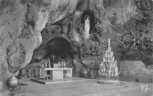 BR42551 La grotte miraculeuse Lourdes Frankreich