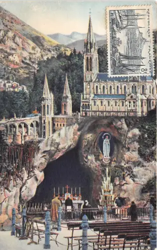 BR5311 Lourdes La Grotte et la Basilique france