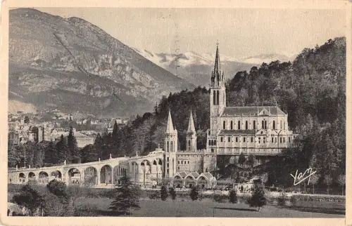 BR72767 la basilique et le pic du jer lourdes france