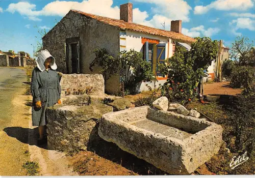 BR47650 la grand mere au puits la cote atlantique France