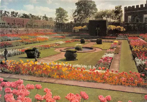 uk44662 pond gardens hampton court palace middlesex uk