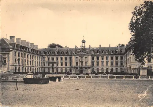 BR48012 Samur l ecole de cavaleire et d Applikation Frankreich