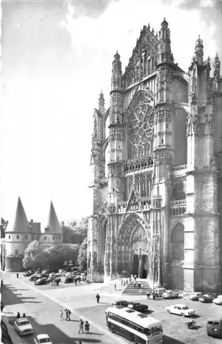 BR8095 Beauvais Facade de la Cathedrale Saint Pierre france