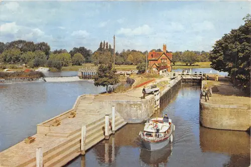 uk47678 goring lock oxfordshire uk