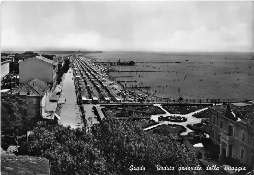 BG30874 grado veduta generale della spiaggia italy CPSM 14,5x10cm