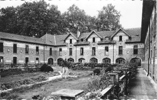 BR6651 Pont Aux Dames maison de retraite des Artisistes Dramatiques france