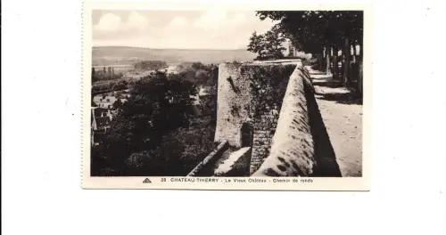 BF16883 chateau thierry le vieux chateau chemin de ronde france Vorder-/Rückbild
