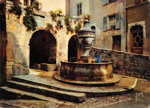 BR49242 et sa vieille fontaine saint paul France