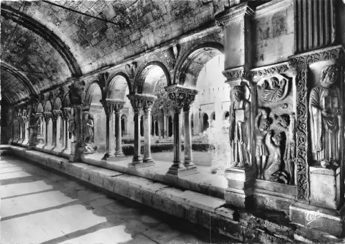 BR5884 Cloitre St Trophine Arles Frankreich