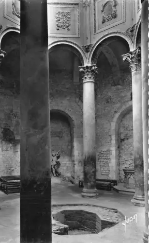 BR17651 Aix en provence la baptistiere de Saiat Sauveur france