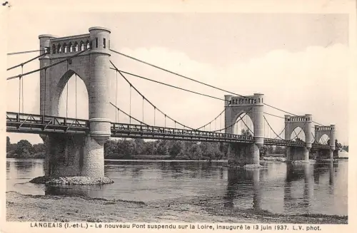BF6972 langeais le noveau pont suspendu sur la loire france Frankreich