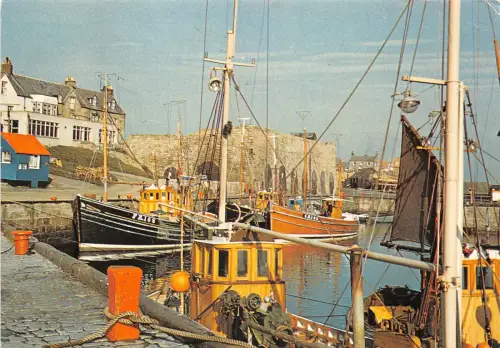 uk46468 seahouses harbour northumberland uk