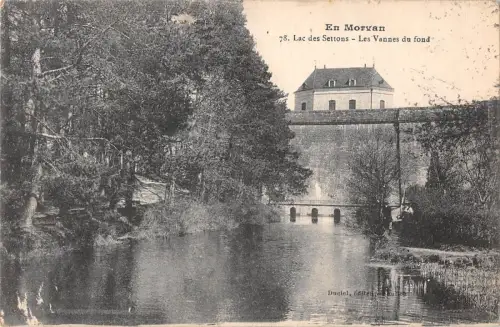 BF8205 lac des settons les vannes du fond france Frankreich