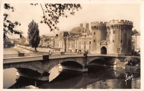 BR48352 Verdun pont et porte chaussee Frankreich
