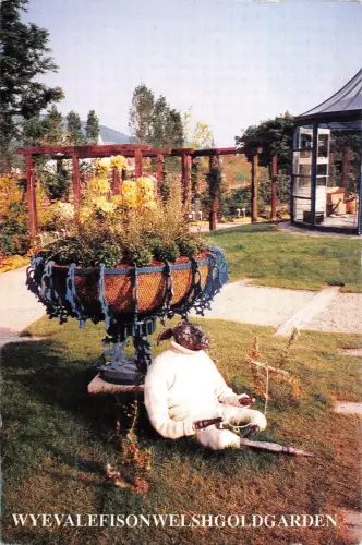 BR82189 wyevalefisonwelshgoldgarden uk