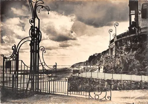 BR49282 Soir dorage Granville France