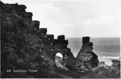 uk24451 Burgruine Tintagel Echtfoto UK