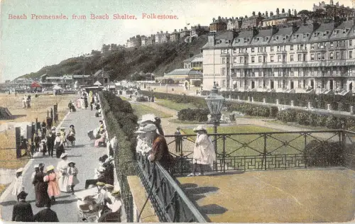 BR80945 Strandpromenade von Beach Shelter Folkestone UK