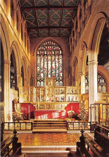 uk46522 sanctuary reredos great window st mary magdanele newark uk