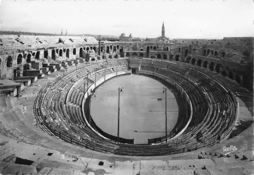 BT5737 Nimes interieur des arenes romaines Frankreich