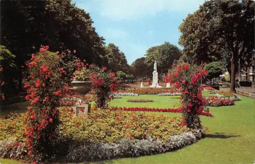 BR66542 Embankment Gardens and War Memorials Bedford UK 14x9cm