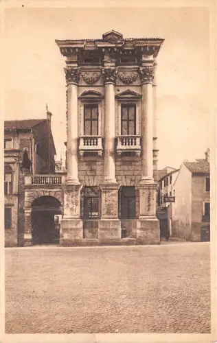 BR37010 Vicenze Piazza Castello Italien