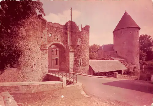 BR27841 Bonneval ancienne porte fortiffiee et tour france