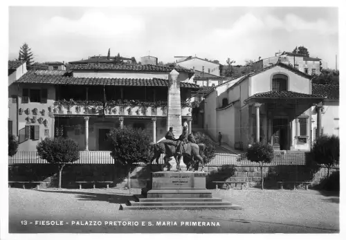 B39391 Fiesole Palazzo Pretorio e S Maria Primerana italy