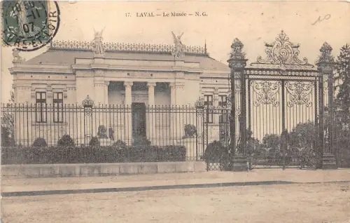 BF16013 laval le musee france