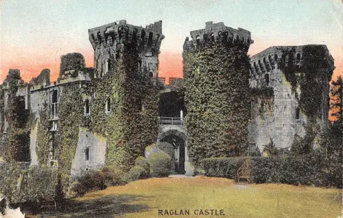 uk31526 raglan castle wales uk