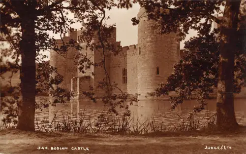 uk19510 bodiam castle echtfoto uk