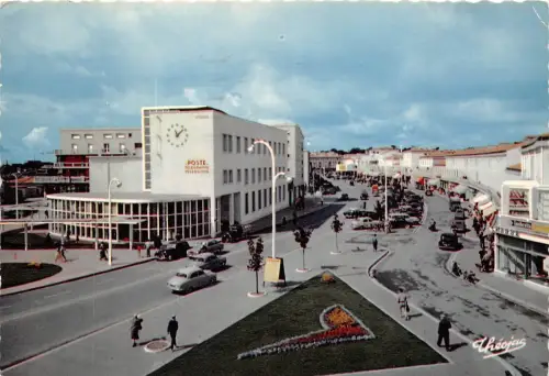 BR26407 Royan la poste et la rue de la republique Frankreich
