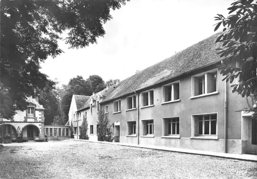 BR20370 Livry sur seine close notre dame Frankreich