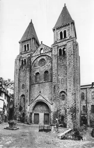 BR17206 Conques la place de l Eglise france