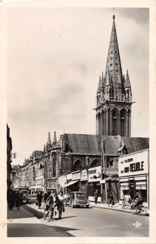 BR50831 Rue st pierre eglise st sauveur Caen Frankreich