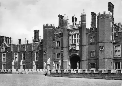 BR87714 Hampton Court Palace Middlesex Echtfoto UK