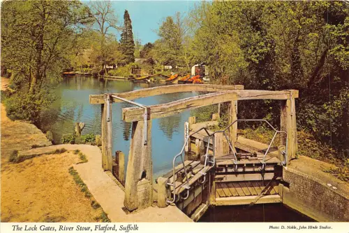 uk51486 lock gates river stour flatford suffolk uk