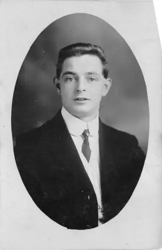 Lot350 Mann Echtfoto Sozialgeschichte Menschen UK