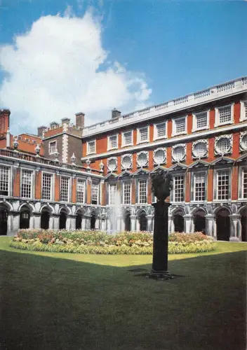 uk5077 hampton court palace fountain uk