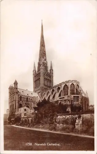 uk28285 norwich cathedral real photo uk