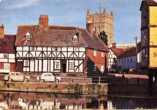 uk4888 tewkesbury from the river avon uk