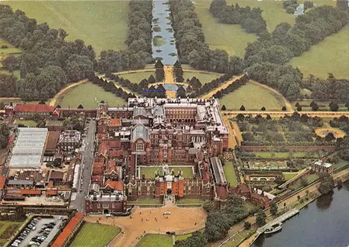 uk6003 hampton court palace air view uk