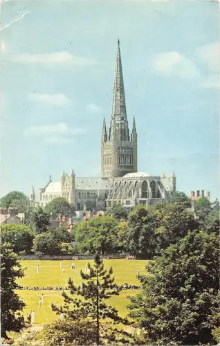 uk8230 norwich cathedral from se uk
