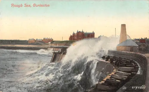 uk17786 rough sea gorleston uk