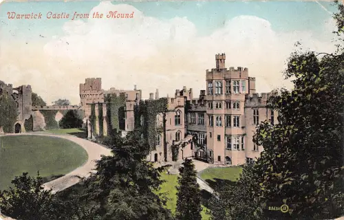uk26837 warwick castle from the mound uk